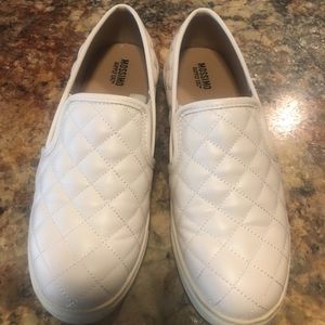 Mossimo tennis shoes. Size 6. Like new